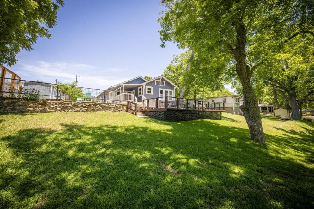 WHIPPOORWILL HILL ON THE GUADALUPE home